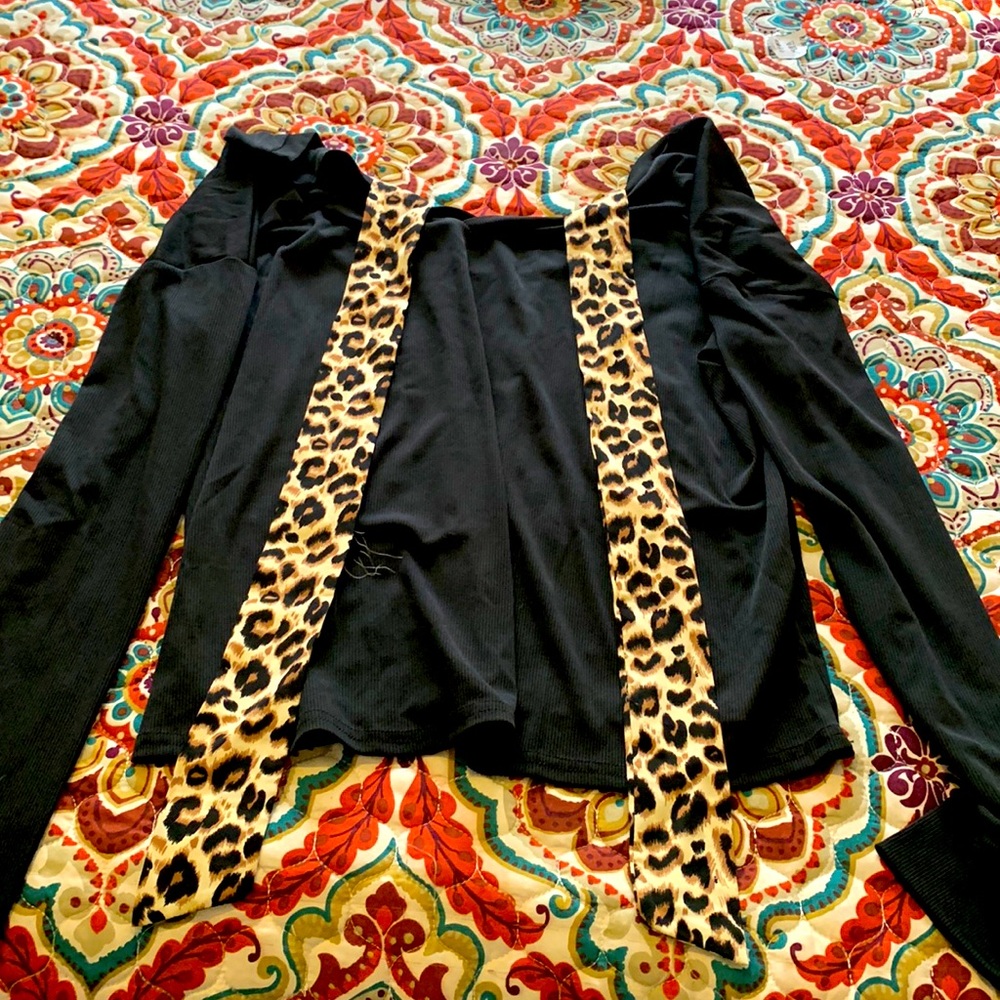 Black polyester long sleeve v neck with back leopard tie